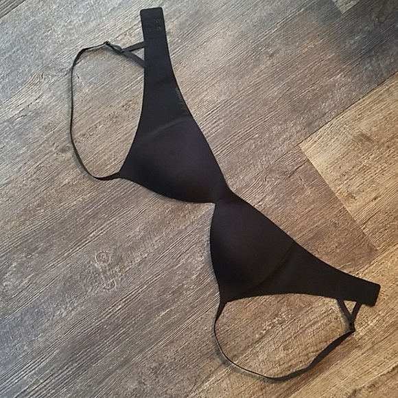 LULULEMON 34 C NWOT  Lululemon Take Shape Bra Black - Picture 16 of 16